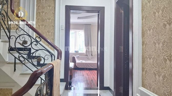 Cho thuê Biệt thự sân vườn, hầm trệt 2 lầu, 5PN, nội thất cao cấp