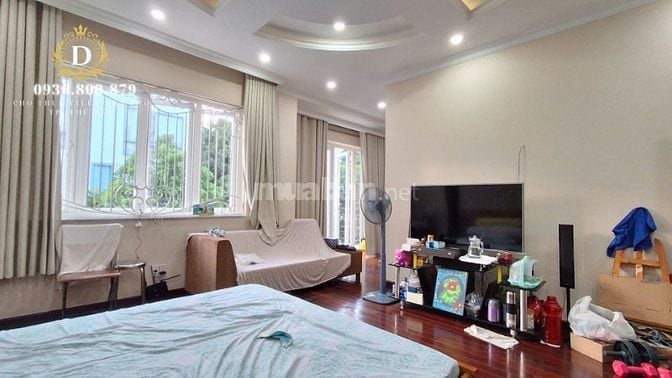 Cho thuê Biệt thự sân vườn, hầm trệt 2 lầu, 5PN, nội thất cao cấp