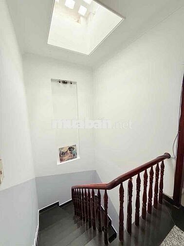CẦN BÁN KHÁCH SẠN DÒNG TIỀN TỐT QUẬN TÂN PHÚ - 4 TẦNG - 16 PHÒNG