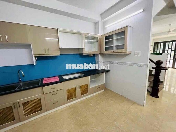 CẦN BÁN NHÀ NGAY HOÀ HƯNG QUẬN 10 - 4 TẦNG MỚI ĐẸP DÒNG TIỀN TỐT .
