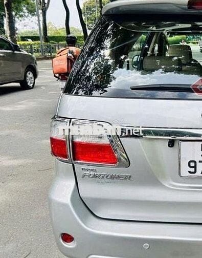 Toyota Fortuner 2.7V 4x4 AT 2009 màu bạc