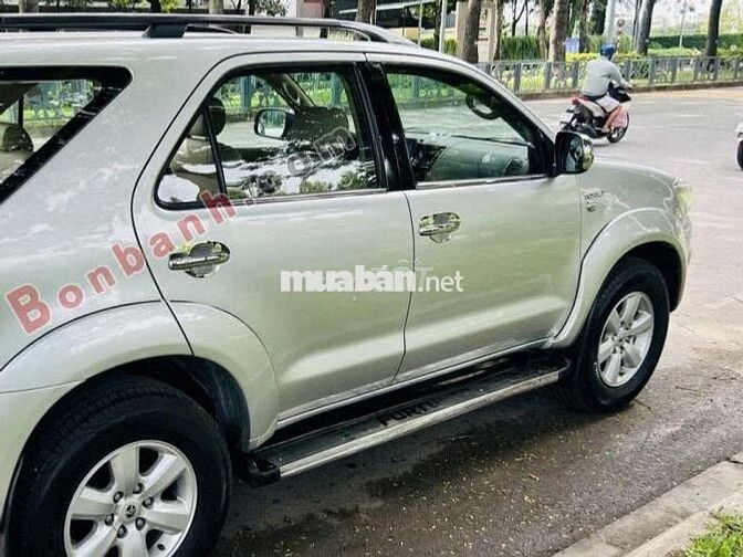Toyota Fortuner 2009 – Máy xăng, số tự động