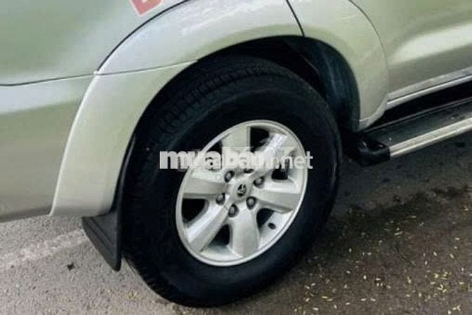 Toyota Fortuner 2009 – Máy xăng, số tự động