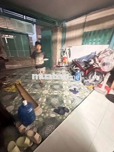 Cho thuê nhà lầu trệt sân oto 90m2 gần ngã ba ông xã Dĩ An
