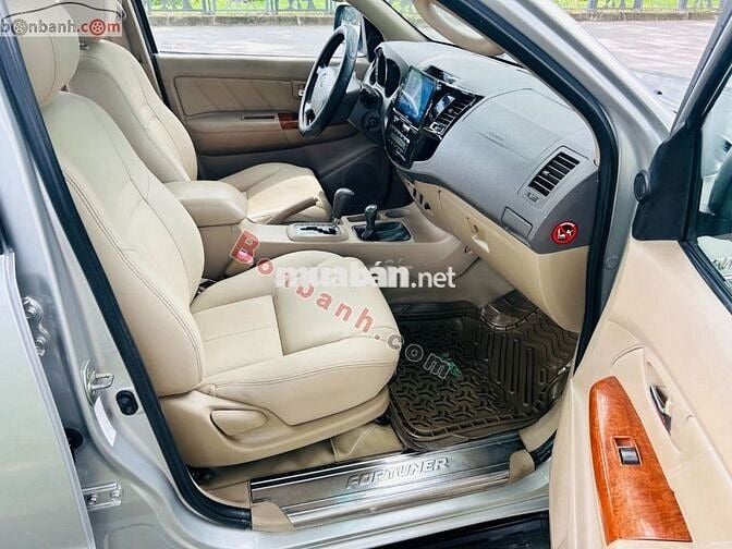 Toyota Fortuner 2009 – Máy xăng, số tự động