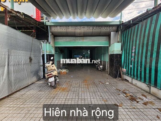Cho thuê nhà mặt tiền QL1A, gần bến xe Lam Hồng