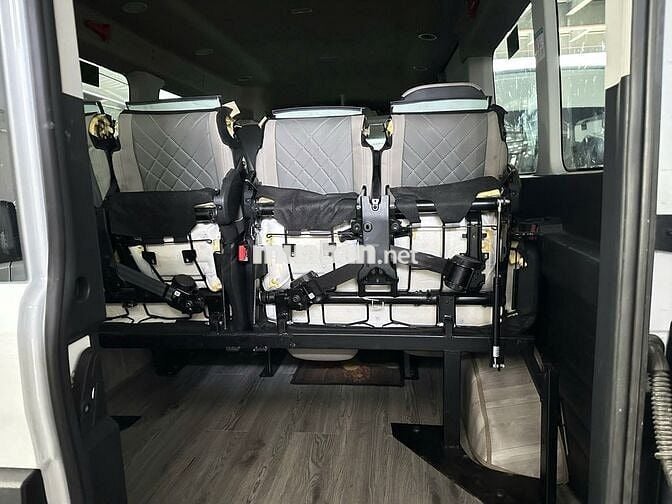 Ford Transit 2025 lướt 3500, hỗ trợ vay Ngân Hàng