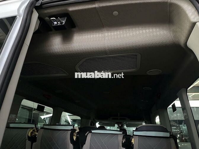 Ford Transit 2025 lướt 3500, hỗ trợ vay Ngân Hàng