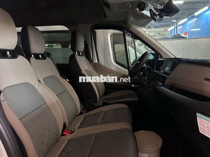 Ford Transit 2025 lướt 3500, hỗ trợ vay Ngân Hàng