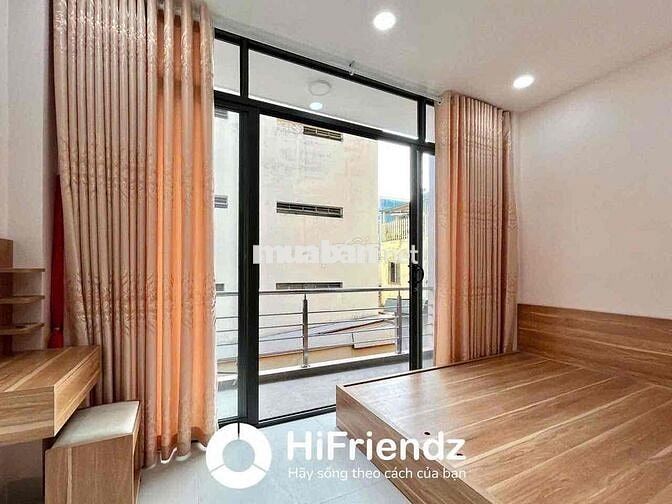 Studio ban công decor vân gỗ siêu mát mắt- cách ngã sáu Cộng Hoà 500