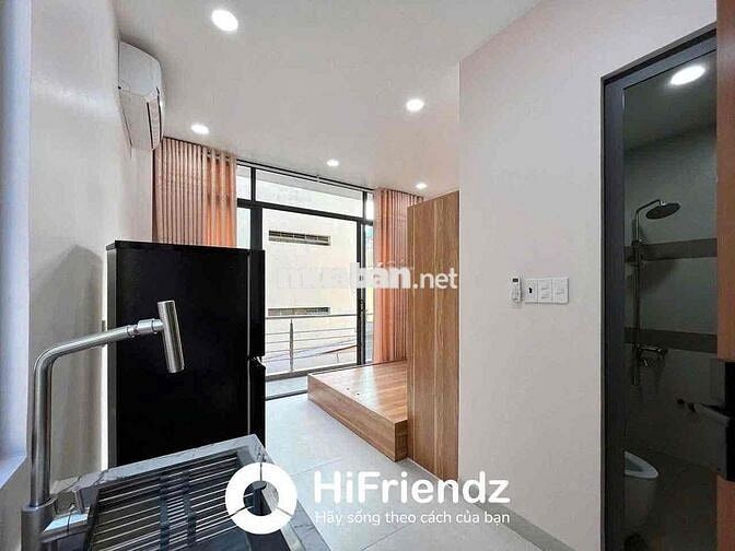 Studio ban công decor vân gỗ siêu mát mắt- cách ngã sáu Cộng Hoà 500