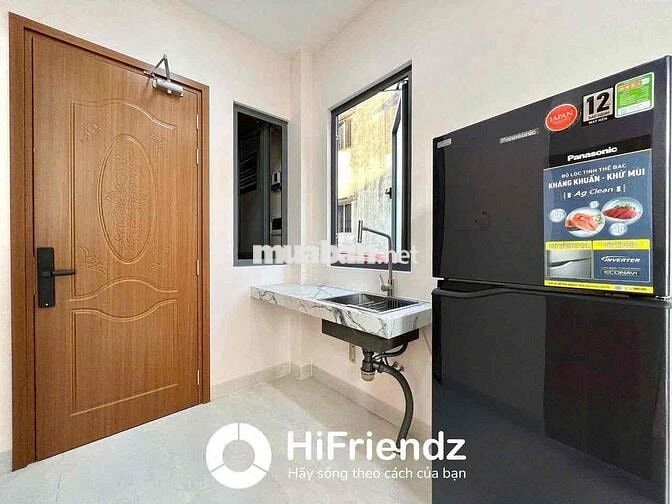 Studio ban công decor vân gỗ siêu mát mắt- cách ngã sáu Cộng Hoà 500