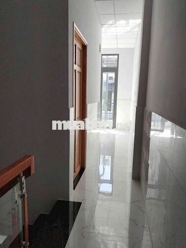 Nhà 1 trệt 1 lầu có 4pn Hồ Văn Long BHH B bình tân