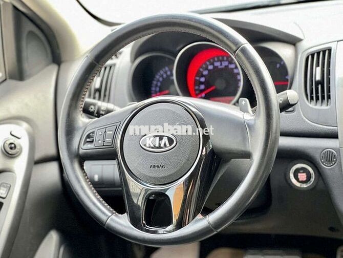 KIA FORTE 2013 S 1.6 AT - 103000 km