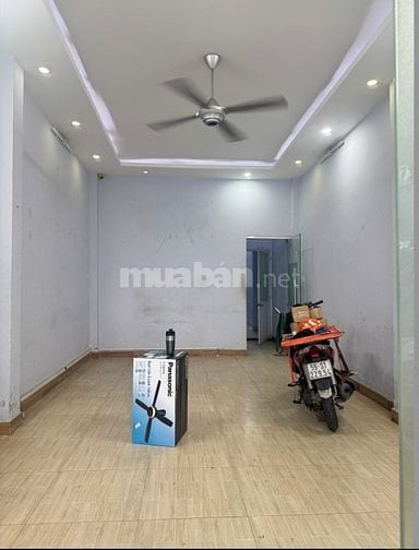 Cho thuê nguyên căn mặt tiền 92 Bàu Cát 1, Q.Tân Bình