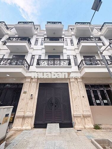 Hết tháng 8 về lại 4.700.00. Nhanh tay thì còn, chậm tay thì hết phòng