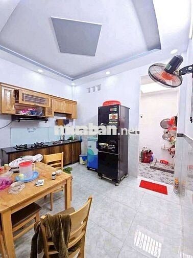 Cho thuê nhà sân oto gần chợ thông dụng dĩ an Bình Dương