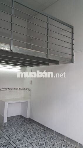 Phòng trọ bình dân 12 m2 có gác lửng, cách chợ Vườn Lài 150m