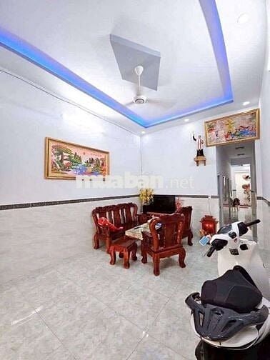 Cho thuê nhà sân oto gần chợ thông dụng dĩ an Bình Dương