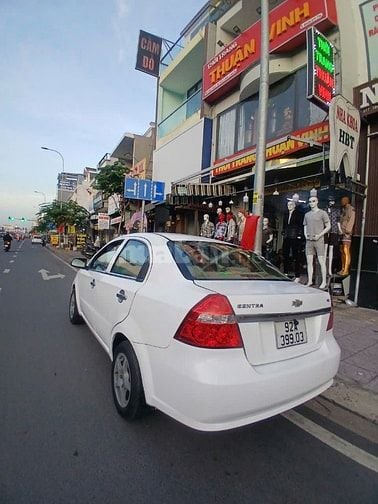 Chính chủ cần bán Daewoo Gentra 2009 SX 1.5 MT - 100000 km