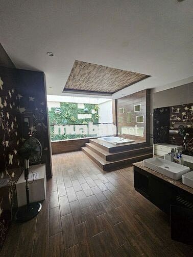 Núi Thành, Q. Tân Bình – DT 5,3x23m – Hầm, Trệt, Lửng, 3 Lầu, Sân T