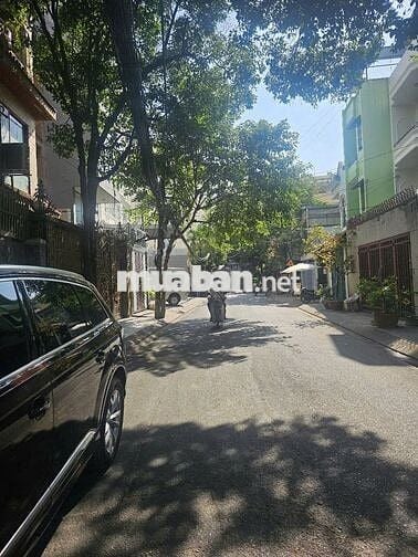 Núi Thành, Q. Tân Bình – DT 5,3x23m – Hầm, Trệt, Lửng, 3 Lầu, Sân T