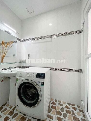 HOT! Căn hộ BAN CÔNG gần ĐH Sư Phạm Q.3 có THANG MÁY - BẢO VỆ -AN NINH