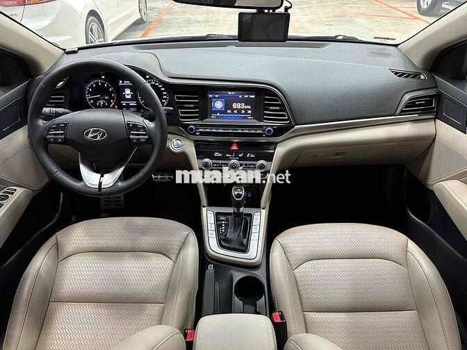 Hyundai Elantra 2019 2.0AT - 54000 km