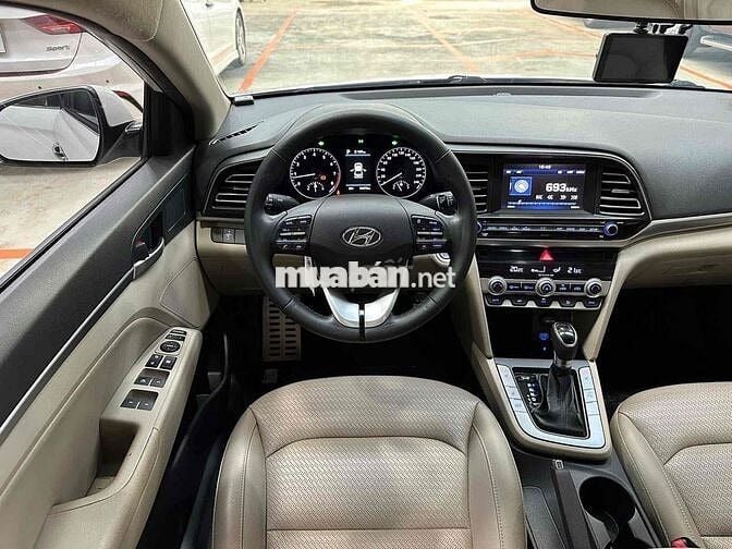 Hyundai Elantra 2019 2.0AT - 54000 km