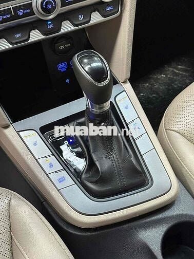 Hyundai Elantra 2019 2.0AT - 54000 km
