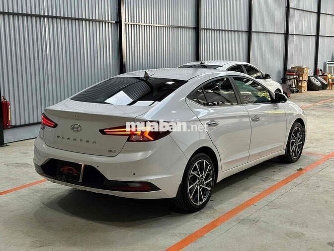 Hyundai Elantra 2019 2.0AT - 54000 km