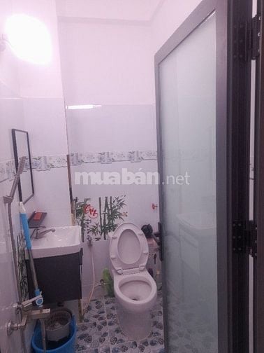 Nhà 1 tr+ 2 lầu+  gác lửng+  sân thượng 4 pn ,4 wc hẻm thoáng rông đẹp