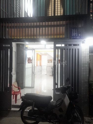 Nhà 1 tr+ 2 lầu+  gác lửng+  sân thượng 4 pn ,4 wc hẻm thoáng rông đẹp