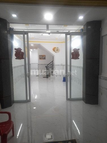Nhà 1 tr+ 2 lầu+  gác lửng+  sân thượng 4 pn ,4 wc hẻm thoáng rông đẹp