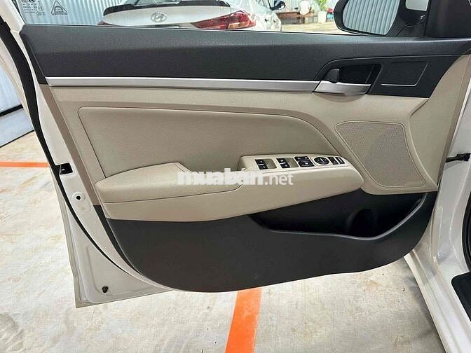 Hyundai Elantra 2019 2.0AT - 54000 km