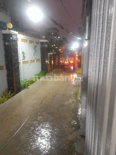 Nhà 1 tr+ 2 lầu+  gác lửng+  sân thượng 4 pn ,4 wc hẻm thoáng rông đẹp