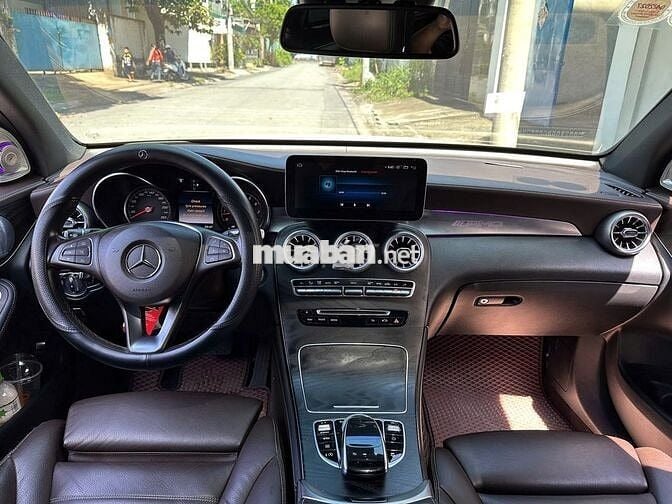 Mercedes GLC 300 sx 2018 màu trắng