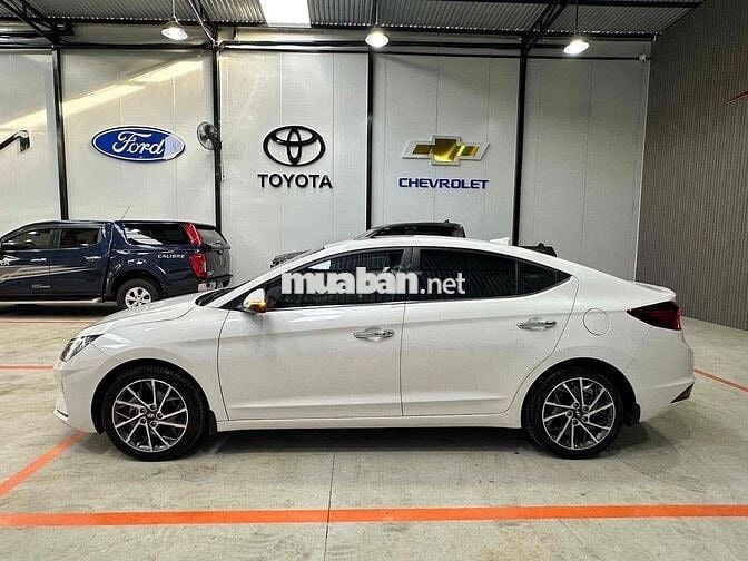 Hyundai Elantra 2019 2.0AT - 54000 km