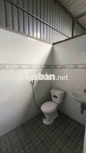 CHO THUÊ NHÀ NGUYÊN CĂN, 2 phòng ngủ, tiếp giáp mặt đường Bùi Thị Xuân