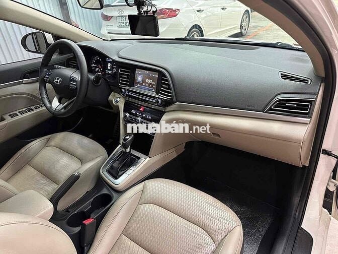 Hyundai Elantra 2019 2.0AT - 54000 km