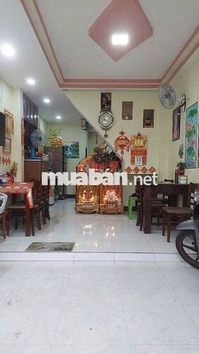 Nhà hẻm 82m2, 2 phòng ngủ, đường Huỳnh Tấn Phát, Q.7