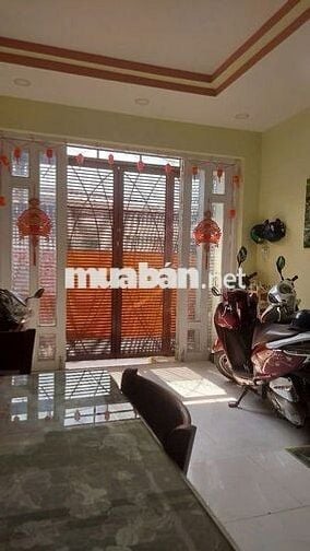 Nhà hẻm 82m2, 2 phòng ngủ, đường Huỳnh Tấn Phát, Q.7