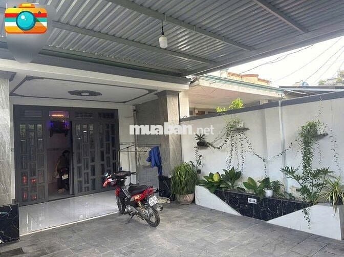 Căn nhà ở  Thị Trấn Hóc Môn một trăm sáu mươi bảy mét vuông1ti050 triệ