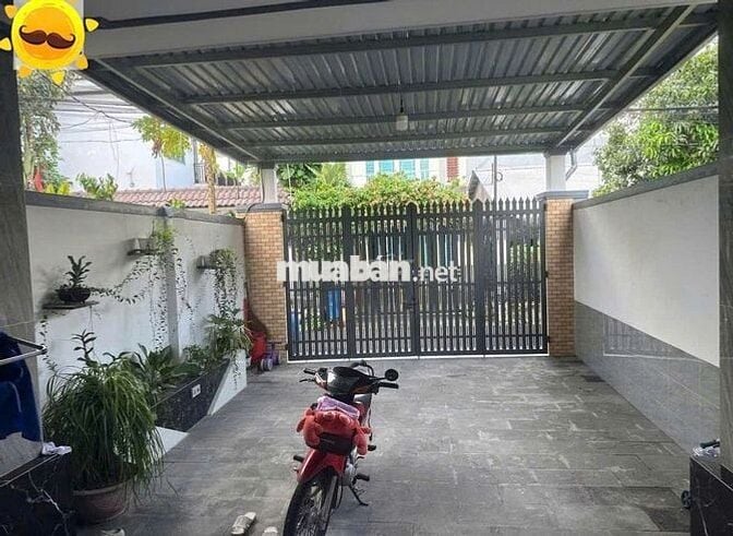 Căn nhà ở  Thị Trấn Hóc Môn một trăm sáu mươi bảy mét vuông1ti050 triệ