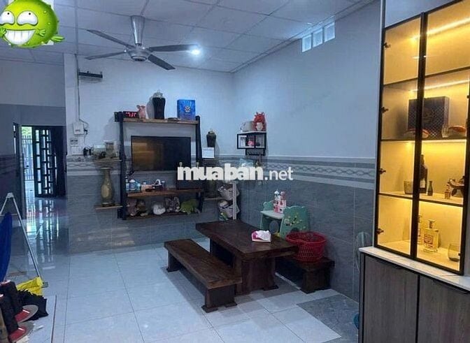 Căn nhà ở  Thị Trấn Hóc Môn một trăm sáu mươi bảy mét vuông1ti050 triệ