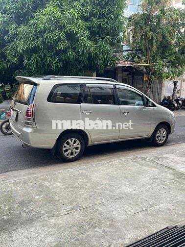 Toyota Innova 2006 G - 1212 km