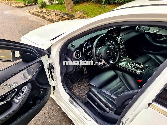 Mercedes C300 AMG 2018, Trắng tinh bao chuẩn
