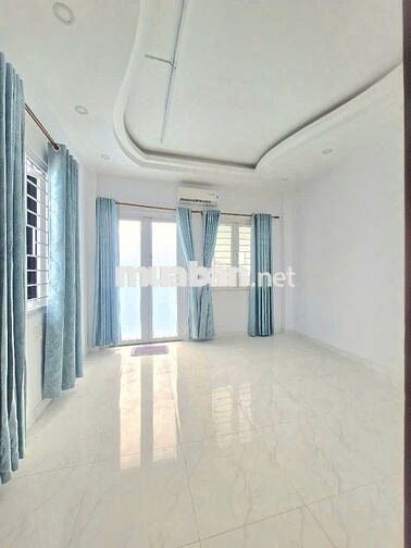 CỰC PHẨM NHÀ MỚI!! Cho thuê mặt tiền Đồng Đen, P11, Q.TB. DTSD 350m2