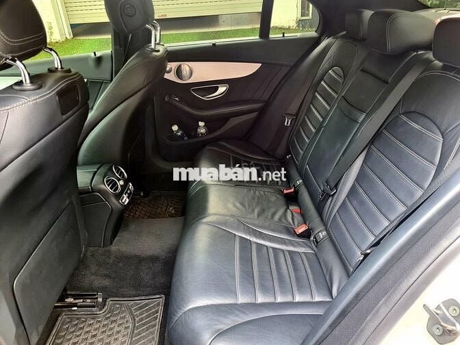 Mercedes C300 AMG 2018, Trắng tinh bao chuẩn