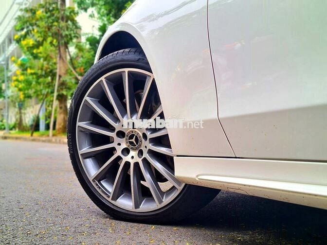 Mercedes C300 AMG 2018, Trắng tinh bao chuẩn